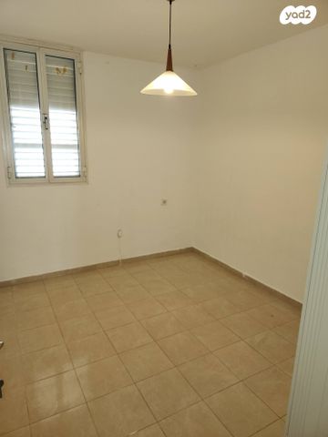 שדרות משה שרת 13