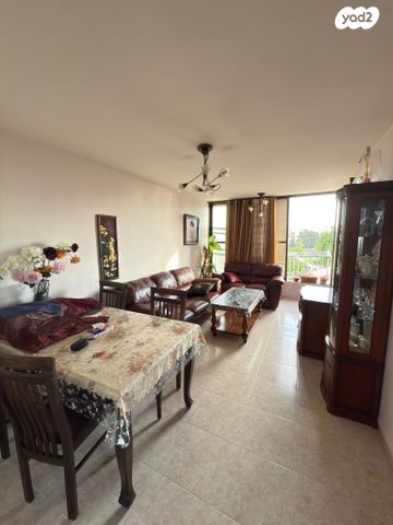 כ"ט בנובמבר 8