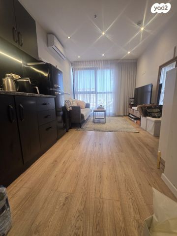 מודעת נכס, לה גווארדיה 7, מונטיפיורי, הרכבת, תל אביב יפו