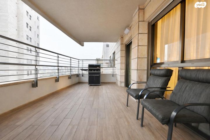 שדרות מנחם בגין 15