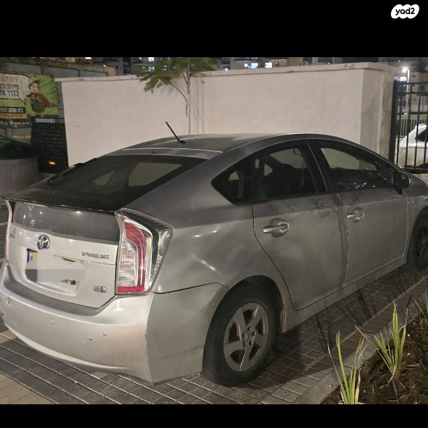 מודעת רכב טויוטה פריוס