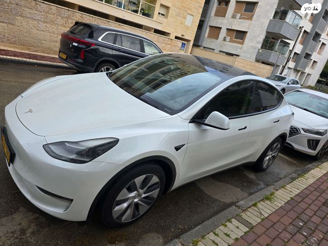 מודעת רכב טסלה מודל Y