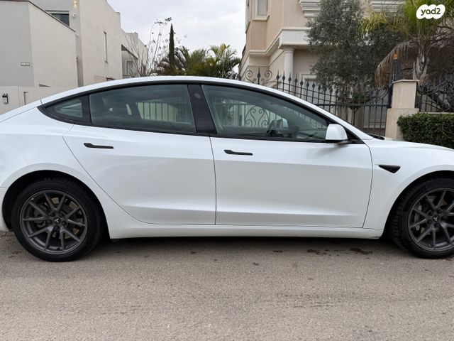 מודעת רכב טסלה מודל 3