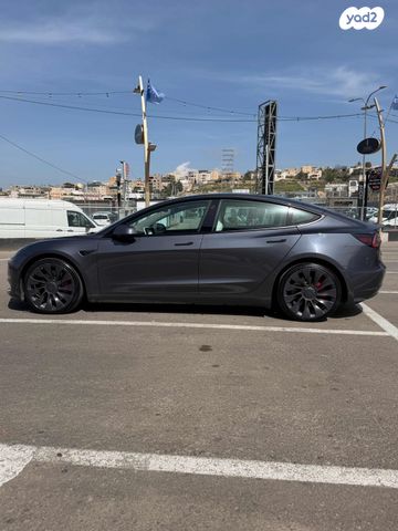 מודעת רכב טסלה מודל 3