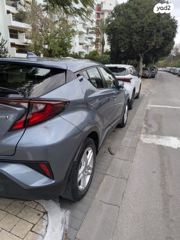 מודעת רכב טויוטה C-HR
