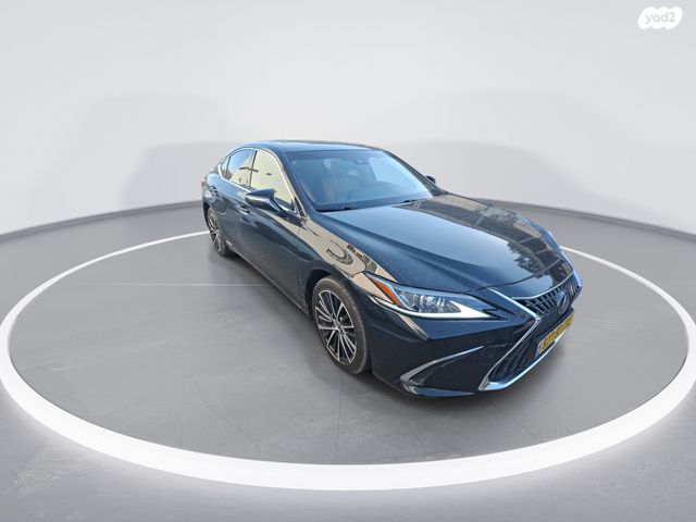 מודעת רכב לקסוס UX 2