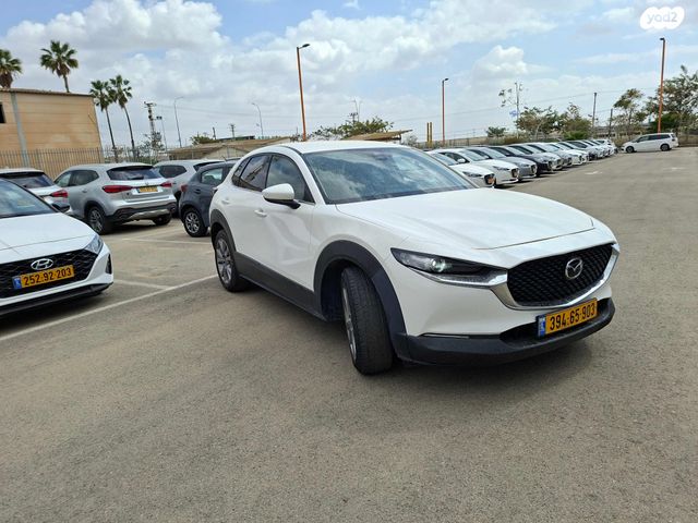 מודעת רכב מאזדה CX-30