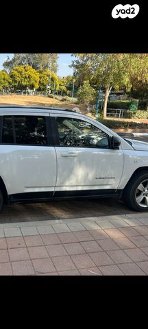 מודעת רכב ג'יפ קומפאס