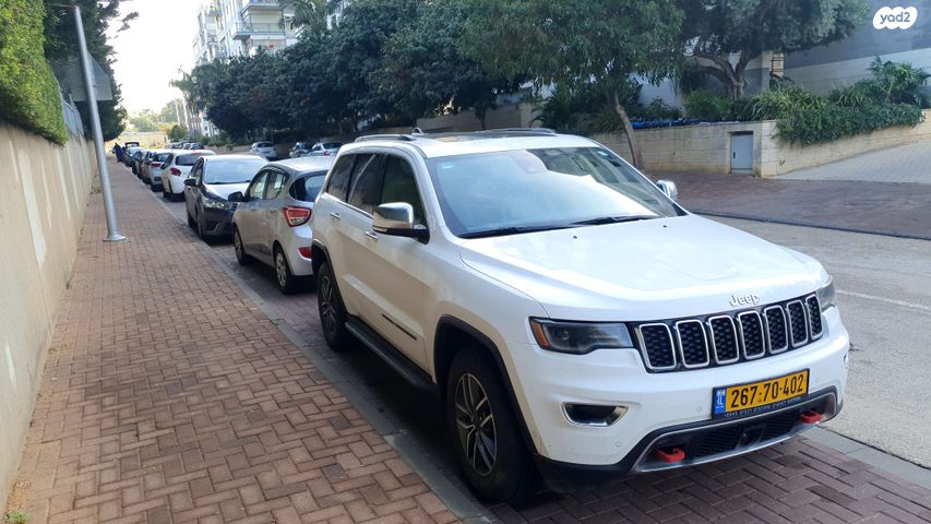 מודעת רכב ג'יפ גרנד צ'ירוקי