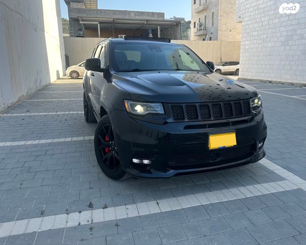 מודעת רכב ג'יפ גרנד צ'ירוקי