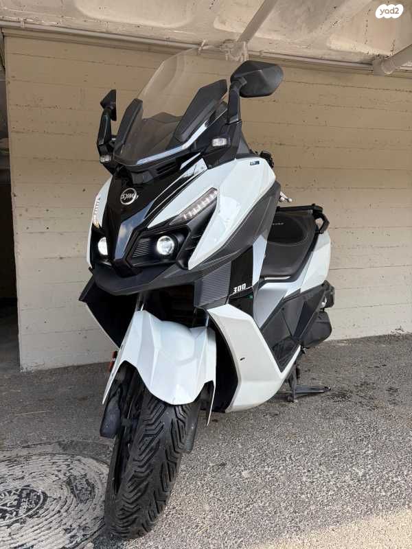 מודעת רכב סאן יאנג קרוזים 300