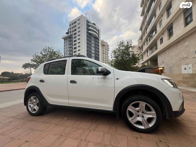 מודעת רכב דאצ'יה סנדרו Stepway