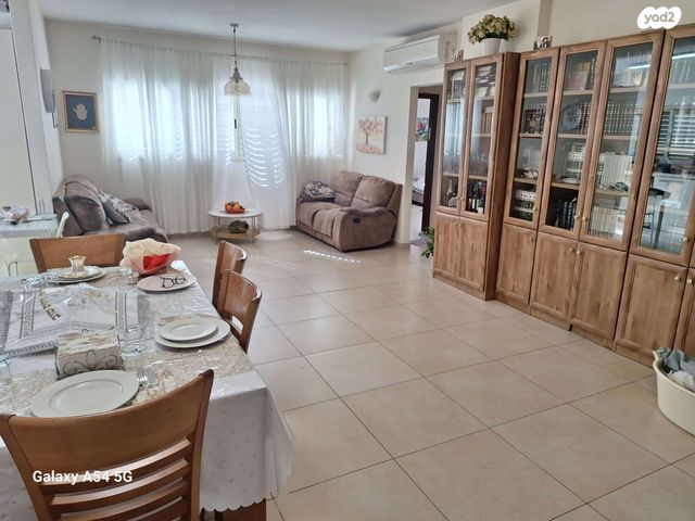 מנשה קפרא 59