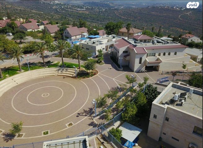 דרך שיר השירים 30