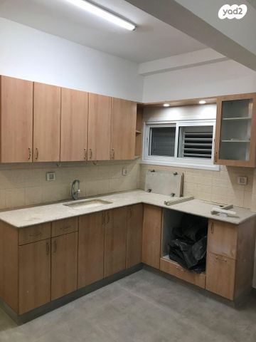 שדרות ירושלים 26