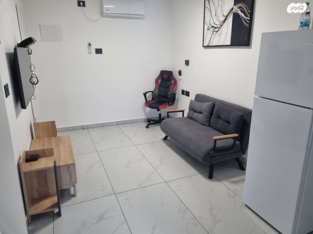 קרן היסוד 28