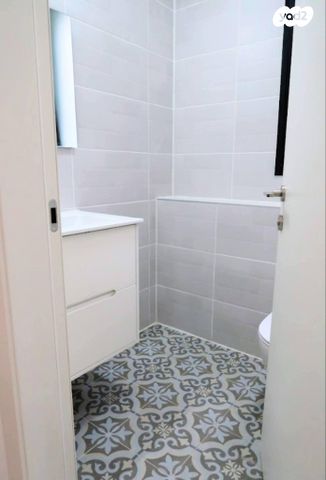 זכרון יעקב 11