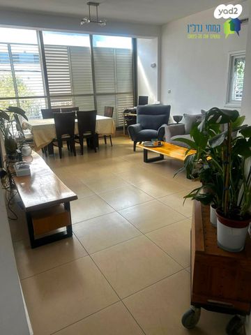 מודעת נכס, קריניצי, שכונת יהלום, מרכז העיר ב, רמת גן