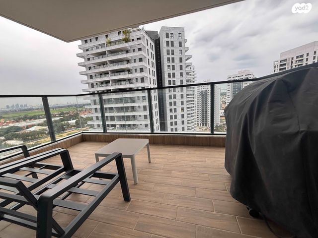 מודעת נכס, יונה וולך, גרין פארק החדשה, הוד השרון