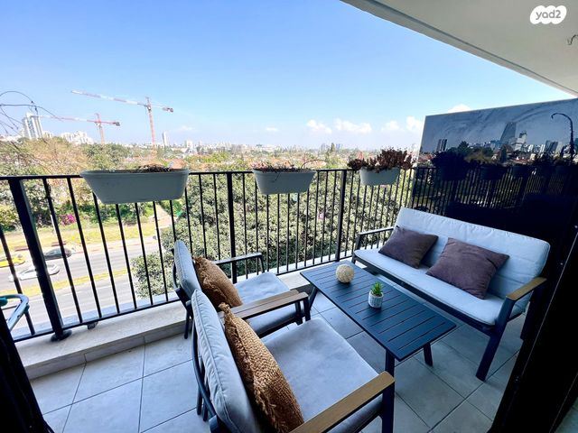 דרך הטייסים 60