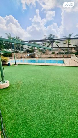 מודעת נכס, הפרחים 15, קרית הפרחים - 2005, רעננה