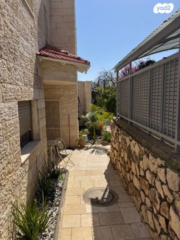 מודעת נכס, ראש פינה