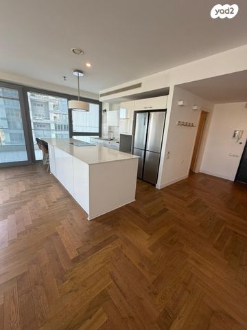 מודעת נכס, ניסים אלוני, צמרות איילון, פארק צמרת, תל אביב יפו