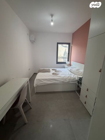 שדרות הרצל 80