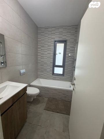 שדרות הרצל 80