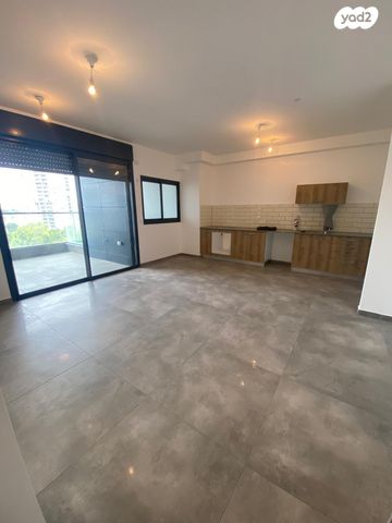 חניון מרכז מסחרי נווה שרת