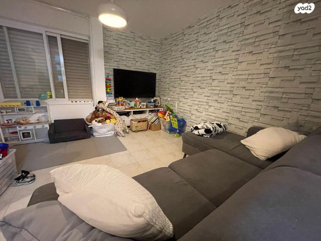 מודעת נכס, האורן, נשר