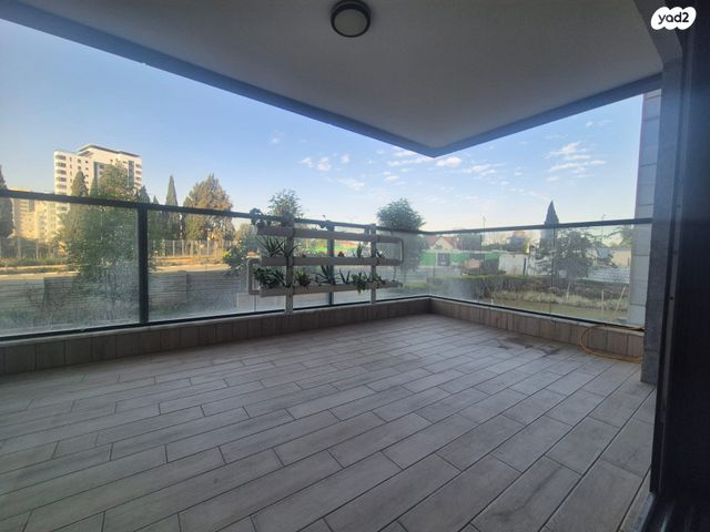 מודעת נכס, גרין פארק החדשה, הוד השרון