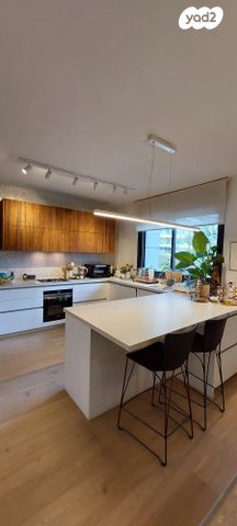 מודעת נכס, קניוק יורם, גני שרונה, קרית הממשלה, תל אביב יפו