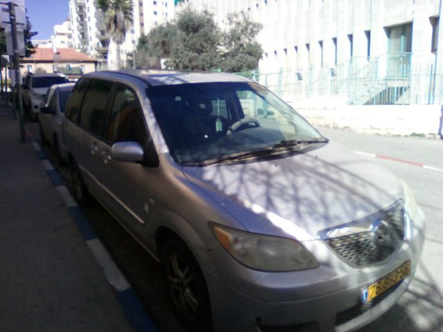 מודעת רכב מאזדה MPV