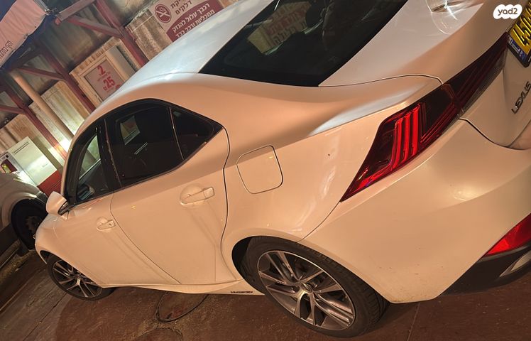 מודעת רכב לקסוס IS