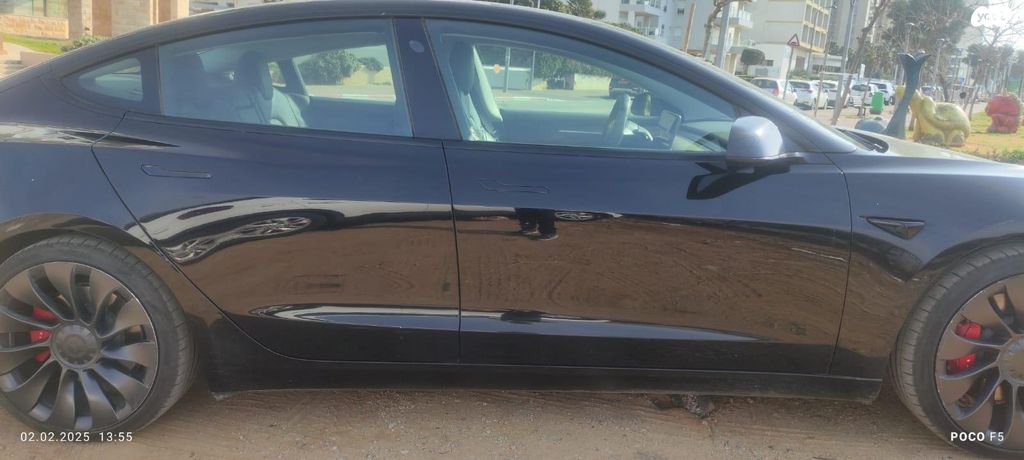 מודעת רכב טסלה מודל 3