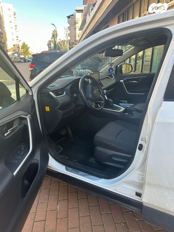 מודעת רכב טויוטה RAV4