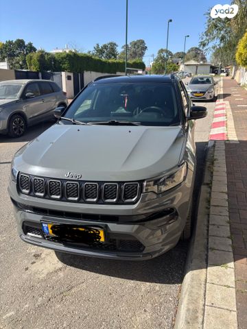 מודעת רכב ג'יפ קומפאס