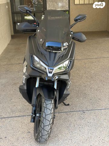 מודעת רכב סאן יאנג ADX 300