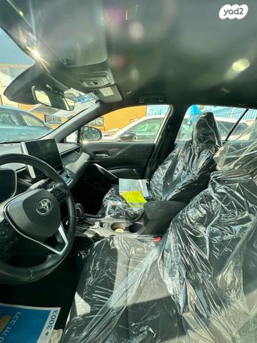 מודעת רכב טויוטה קורולה קרוס 2