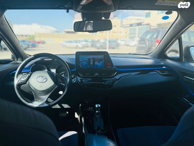 מודעת רכב טויוטה C-HR 1
