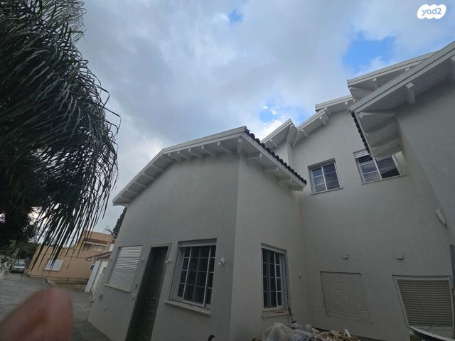 יציאת אירופה 12