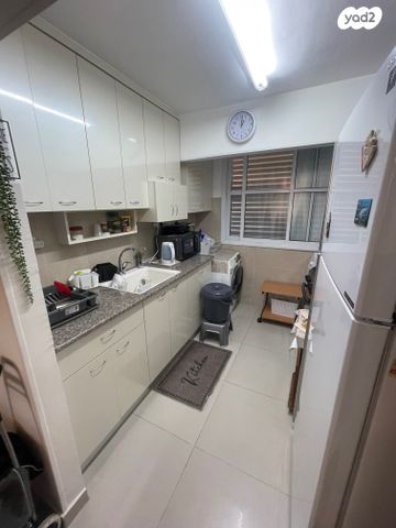 שקמים ואגמים