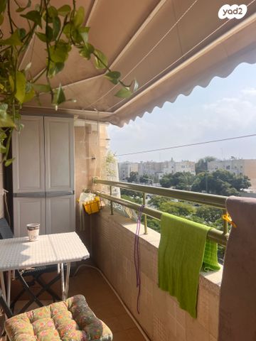 שדרות מנחם בגין 15