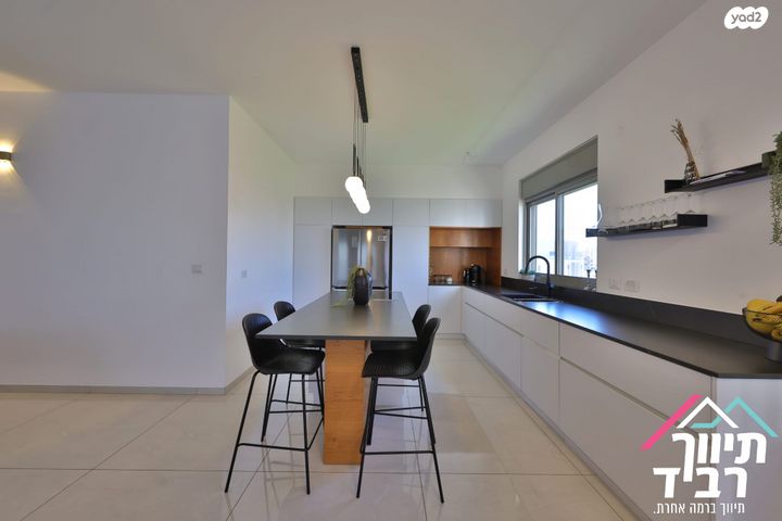 גבעת אלונים