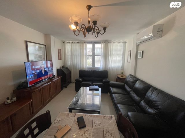 שקמים ואגמים