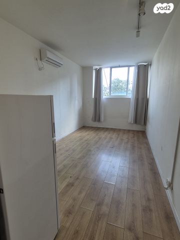 מונטיפיורי, הרכבת