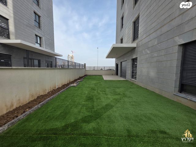 מודעת נכס, שערי עכו, עכו