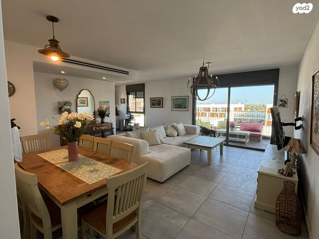 מודעת נכס, הרצליה