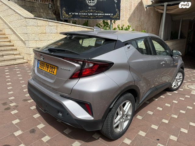 מודעת רכב טויוטה C-HR